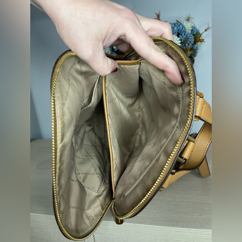 Backpack - Picture 5 of 5